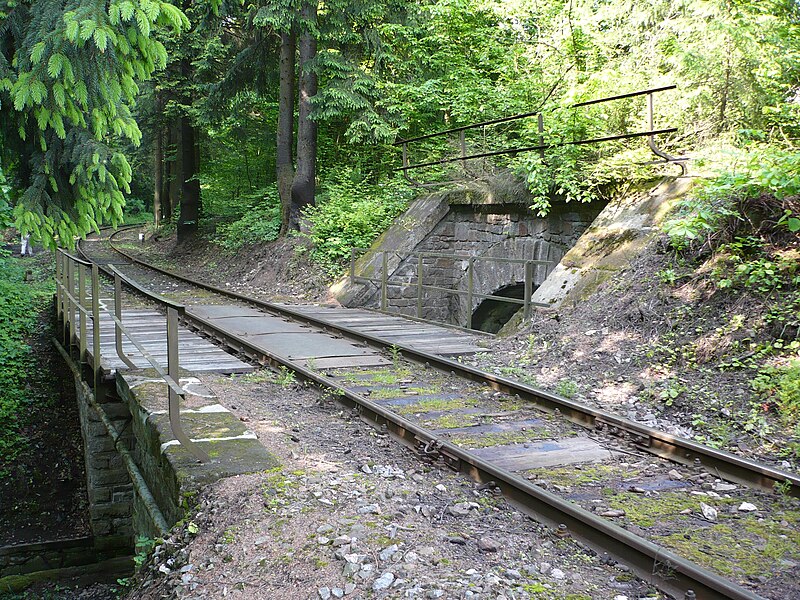 File:Bridges prachovice vapenny podol.jpg