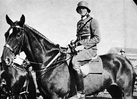 Tập_tin:Bundesarchiv_Bild_183-C0716-0046-003,_Claus_Schenk_Graf_v._Stauffenberg.jpg