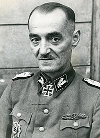 Oskar Dirlewanger jako SS-Oberführer před tím, než mu by udělen Rytířský kříž.