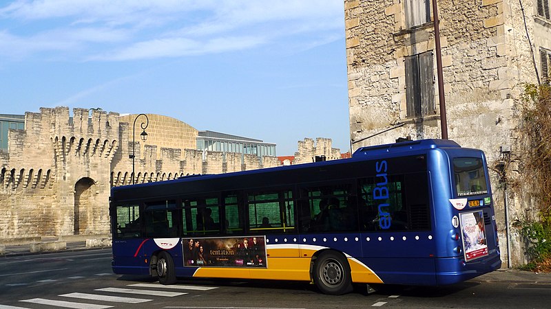 File:Bus TCRA (AVIGNON,FR84) (4138570303).jpg