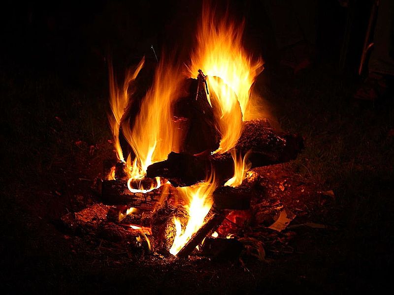 plamen-vatra - Page 16 800px-Campfires_flames