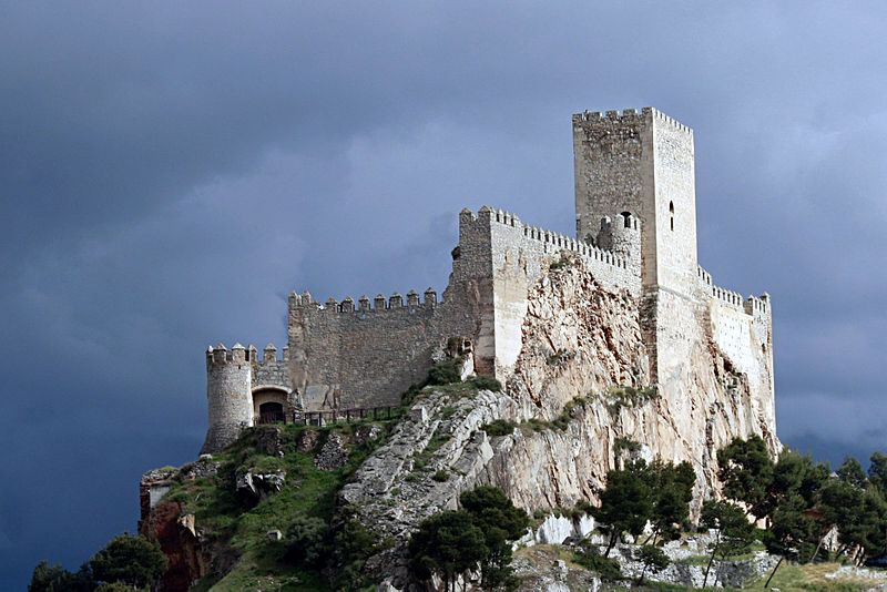 File:Castillo de Almansa sobre el cerro del Aguila.jpg