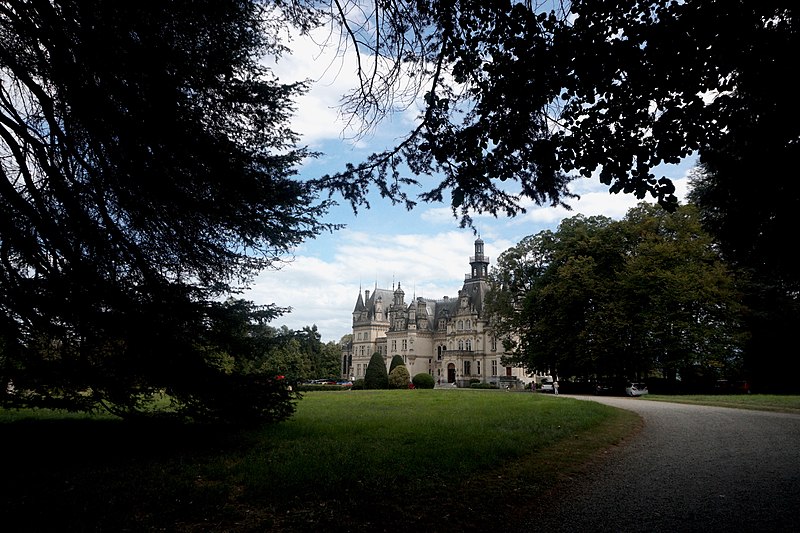 File:Château de Valmirande (rear), from the surrounding forest.jpg