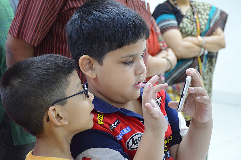 File:Children Playing With Smartphone - Kolkata 2019-06-01 1461.JPG