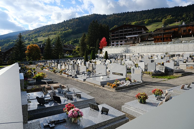 File:Cimetière @ Le Grand-Bornand (51027641448).jpg