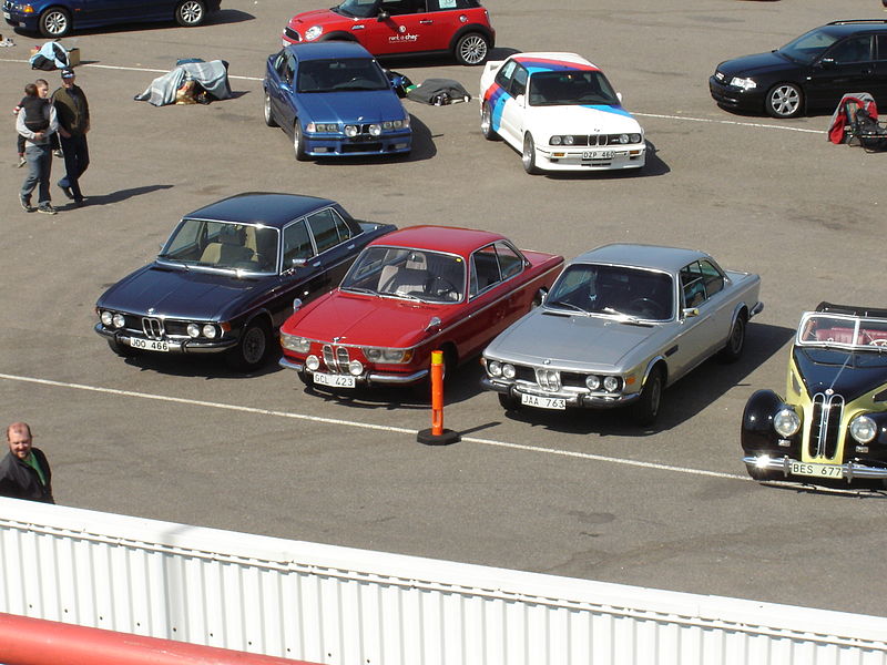 File:Classic BMWs (3183937106).jpg