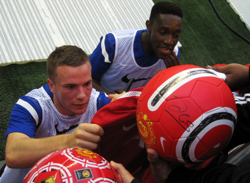 File:Cleverly + welbeck.jpg