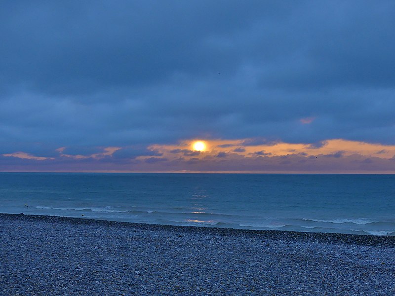 File:Coucher de soleil sur la Manche à Dieppe (été 2018).JPG