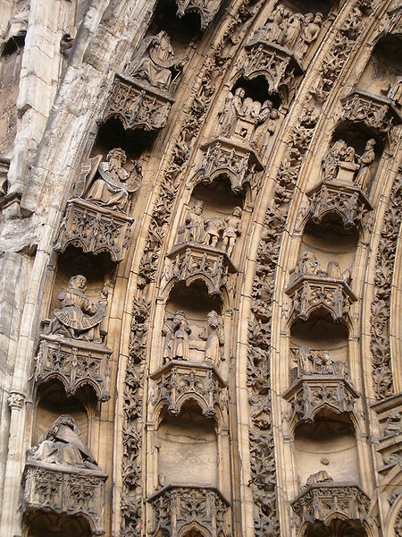 File:Détail Tympan Cathédrale Vienne.JPG