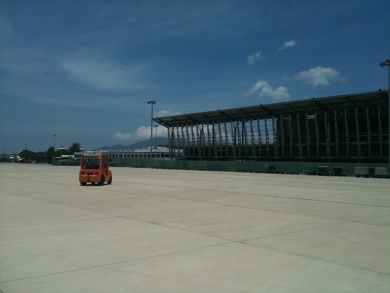 File:Da Nang Int'l Airport from tarmac.JPG