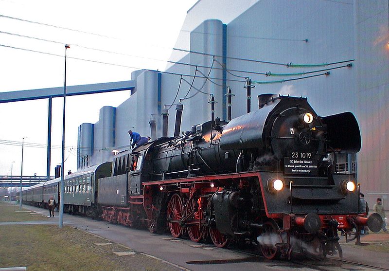 Die Neubaulokomotive 800px-Dampflok_35_1019-5