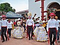 Aunque originalmente la celebración se llevaba a cabo únicamente en la Cofradía del Santísimo del Altar, fue aproximadamente en el 2010 que la iglesia decide celebrar esta tradición, causando así, la duplicidad de los grupos de baile. Aquí se puede apreciar al grupo de danzantes de las "Reinitas" y sus "Malanches" durante la celebración en 2017 de Corpus Christi en Suchiapa, Chiapas, México. Cortesía de Mariela TC.