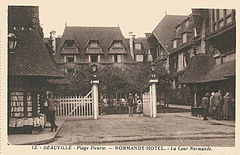 Deauville-FR-14-CPA-La Plage fleurie-Normandy Hotel -La cour Normande-01.jpg