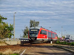 Bajáról Sárbogárdra tartó Siemens Desiro dízel motorvonat a bajai Türr István hídon