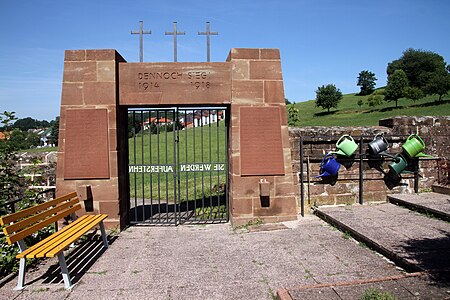 Dietrichingen Kriegerdenkmal als Friedhofstor 14 2019 gje