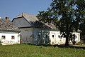 Čeština: Stará stavení u návsi ve vesnici Dolní Hořice, nedaleko místní farmy English: Old buildings next to the local farm in the village of Dolní Hořice, CZ