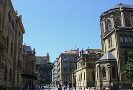 Plaza del Buen Pastor, mit der Kathedrale rechts