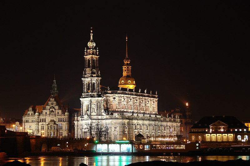 File:Dresden-Hofkirch-night.jpg