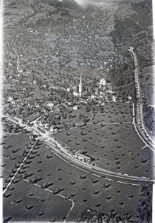 Aerial view from 250 m by Walter Mittelholzer (1931) ETH-BIB-Alpnach v. O. aus 250 m-Inlandfluge-LBS MH01-006120.tif