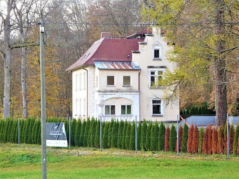 File:Ehemalige Kommandantenvilla Remontedepot Breithülen.jpg