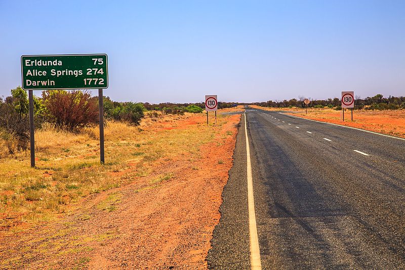 File:En route to Uluru (13113362364).jpg