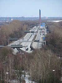 Blick vom Energieberg Georgswerderauf die A 1 zwischen dem Dreieck Norderelbeund dem Dreieck Hamburg-Südost