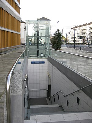 克列孟梭站的一個入口