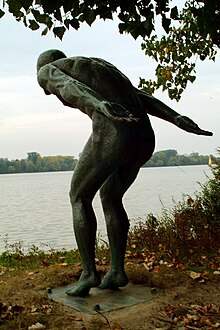 „Der Schwimmer“ von 1950, aufgestellt am „Strandbad Maschsee“ in Hannover