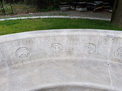 Erskine Memorial Fountain bangku 2.jpg