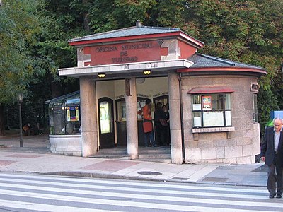 Oficina Municipal de Turismo de "El Escorialín" en el Campo San Francisco