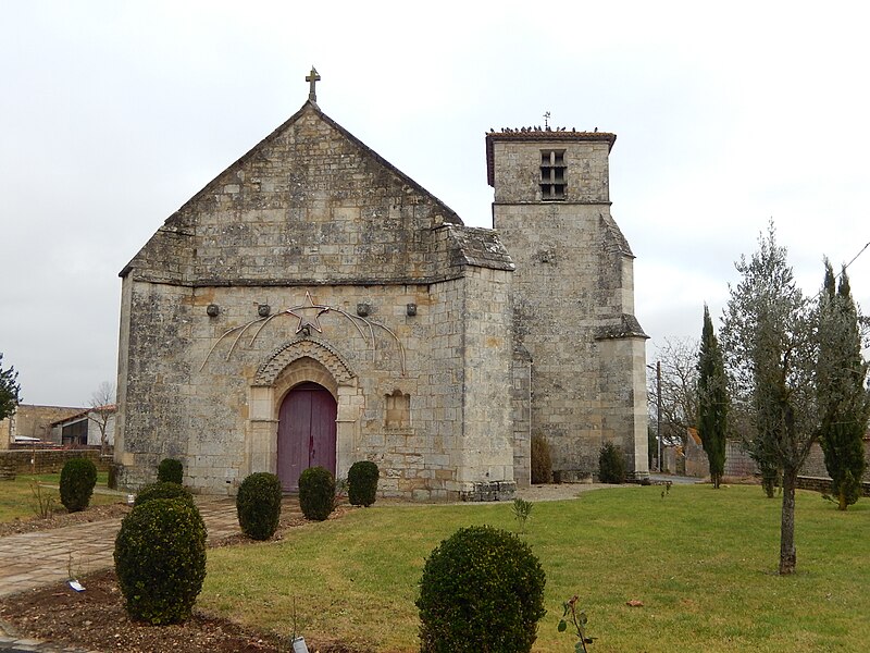 File:FR 17 Aumagne - Église Saint-Pierre 07.jpg