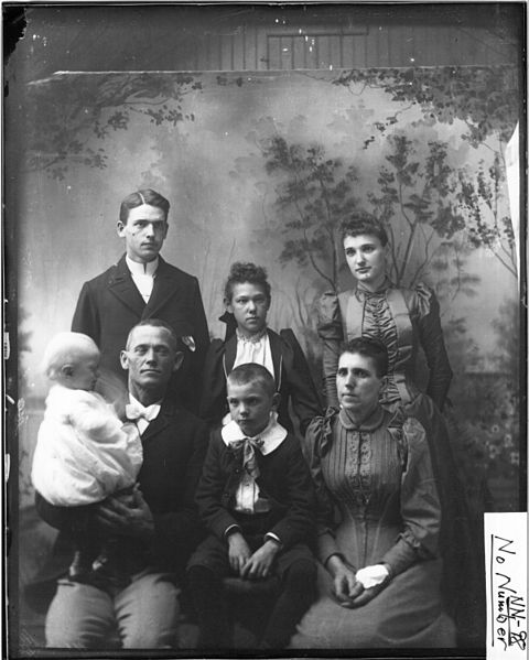 File:Family group of six adults and baby n.d. (3192601702).jpg