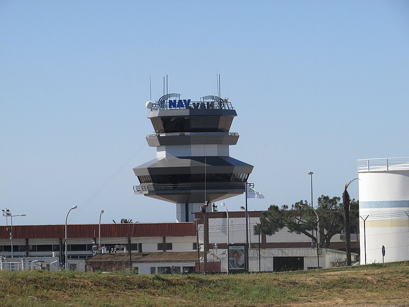 File:Faro Airport control tower, 02 May 2016.JPG