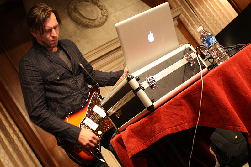 File:Fennesz in Bethesda, Maryland, on September 21, 2010 (5027816082).jpg