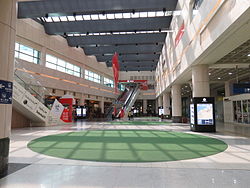 Lantai pertama Terminal Banqiao Station.JPG