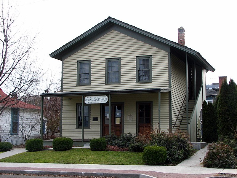 File:First Wasco County Courthouse - The Dalles Oregon.jpg