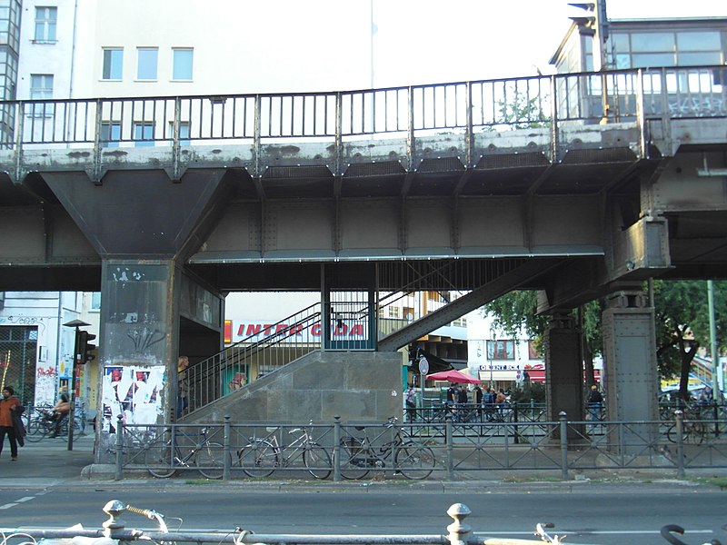 File:Flickr - IngolfBLN - Berlin - U-Bahnhof Kottbusser Tor (51).jpg