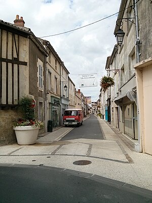 Fontenay-Le-Comte: Géographie, Urbanisme, Toponymie