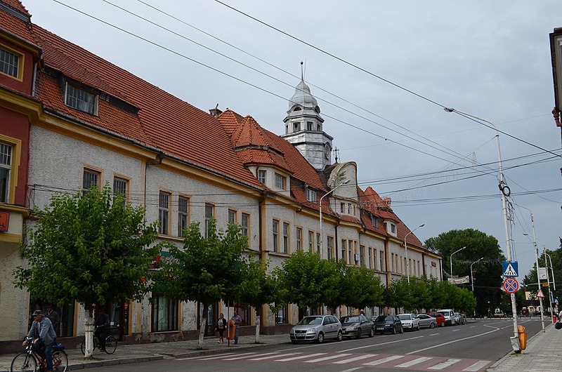 File:Fosta prefectură și hotel, Rădăuți (2).JPG