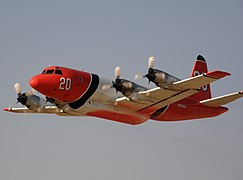 Un Orión P-3A despegando de Fox Field, Lancaster, California, para combatir el fuego