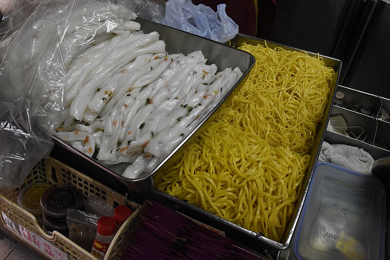 File:Fresh Egg Noodles and Fresh Rice Noodle Rolls from Ng Pik Kee Noodle Factory.jpg