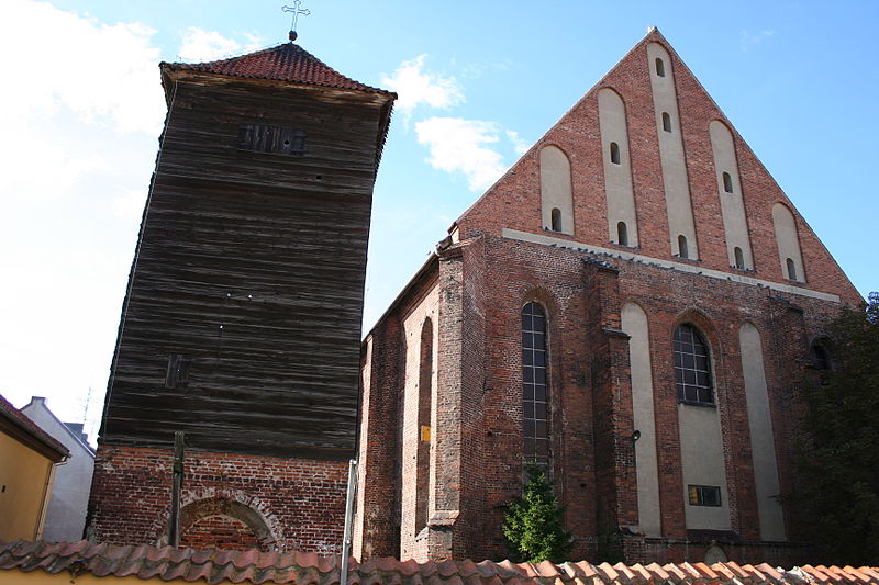 File:Frombork - kościół św. Mikołaja, ob. kotłownia (widok z przodu).jpg