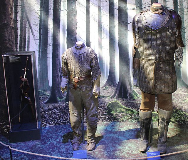 Image: Game of Thrones Oslo exhibition 2014   Arya's and the Hound's costumes