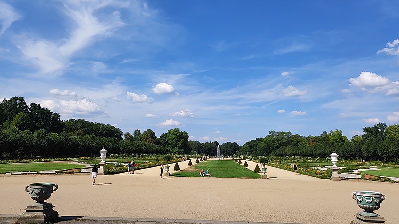 File:Gardens Charlottenburger Schloss.jpg