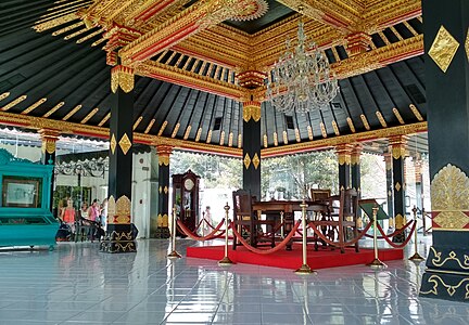 Gedhong Kaca di Keraton Yogyakarta Hadiningrat, sebuah bangunan yang berfungsi sebagai Museum Sultan Hamengkubuwana IX.