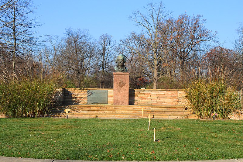 File:George Washington Memorial, Masonic Gardens, Michigan Memorial Park, Huron Township (Flat Rock), Michigan - panoramio.jpg