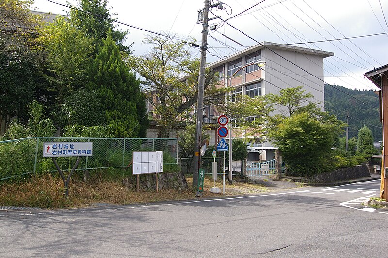 File:Gifu Prefectural Iwamura High School01.jpg