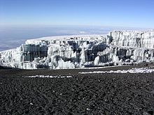 Aspect acéré caractéristique de la glace au sommet du Kilimandjaro.