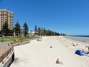 Glenelg Beach in summer.jpg