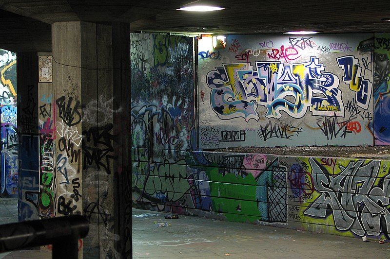 File:Graffiti in London.jpg